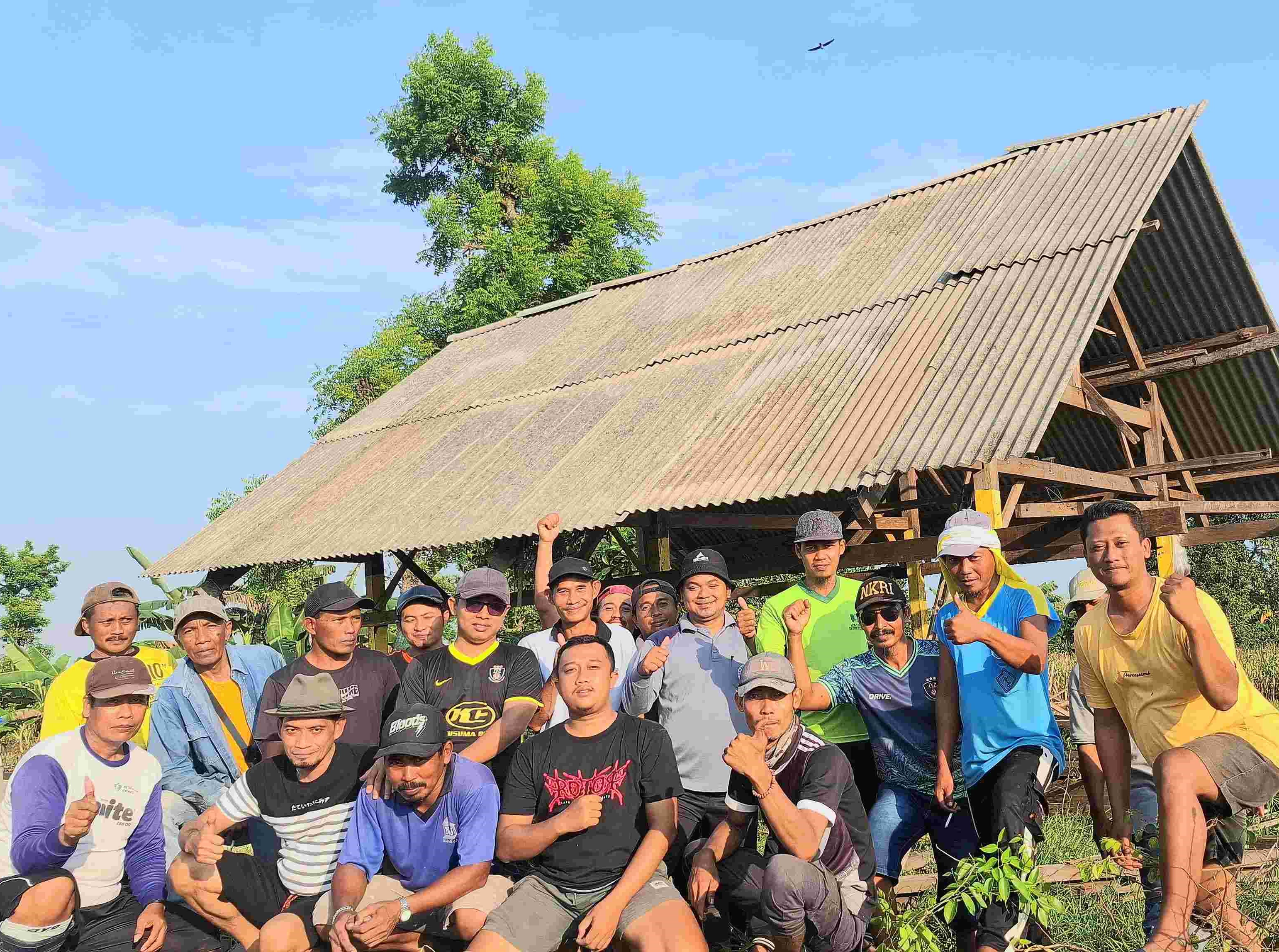 Kerukunan Ketua RT Desa Lowayu Gelar Aksi Gotong Royong Peduli Lingkungan