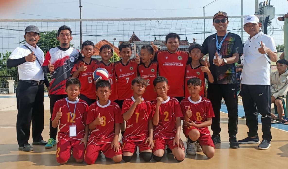 DUA PERWAKILAN PEMAIN VOLLY MI HIDAYATUSSALAM BERHASIL LOLOS MEWAKILI TEAM KABUPATEN GRESIK DALAM AJANG PORPROV JAWA TIMUR