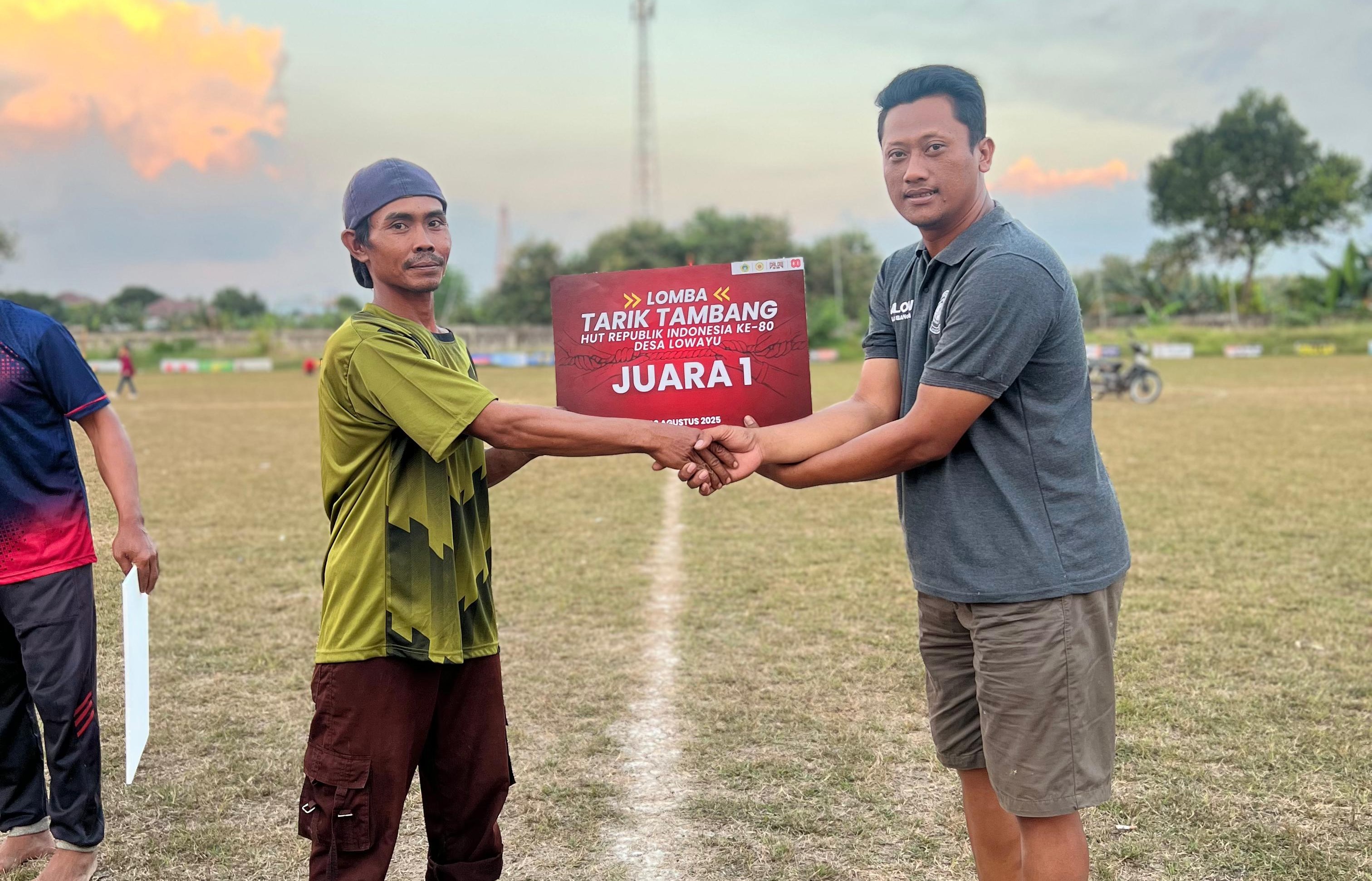 Perlombaan Tarik Tambang Antar RT Meriahkan HUT RI ke-80 di Desa Lowayu